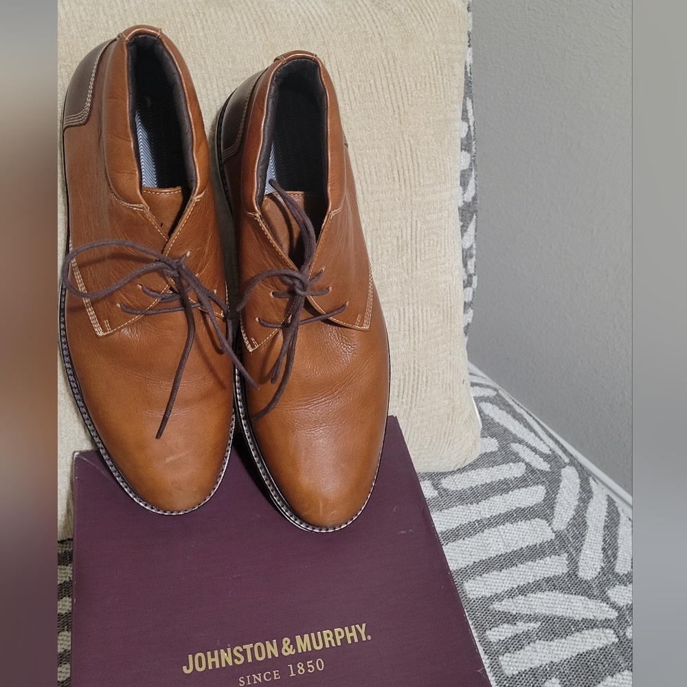 MEN Johnston & Murphy Tan Chukka Boots - Picture 4 of 5